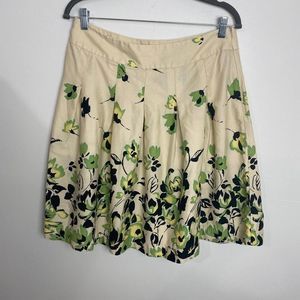 Gegrge, Green and black pleated skirt.